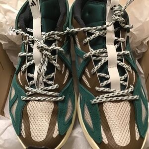 ADIDAS KANTAI HIKING SNEAKERS